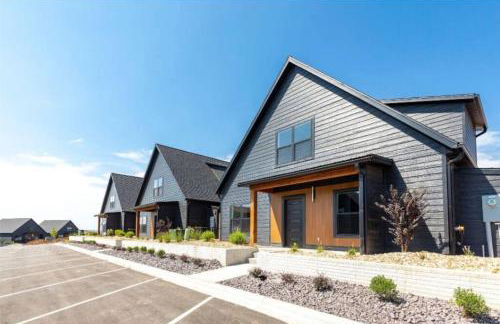 The Luxx - ALL NEW / 4 BD / Poolside / Hot Tub / Lake View - Foto 31