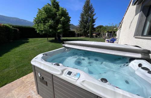 VILLA SAINTE BAUME Piscine Jacuzzi tout confort - Photo 2
