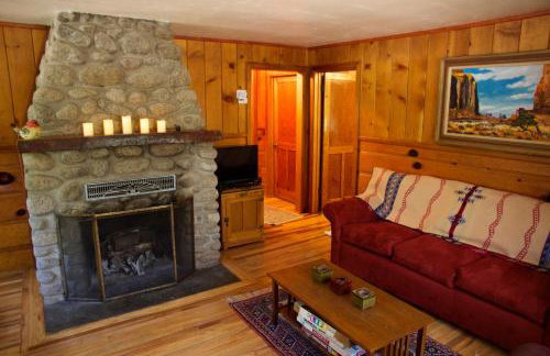 Ahwahnee-be Vintage Cabin - Walk to town! - Foto 1