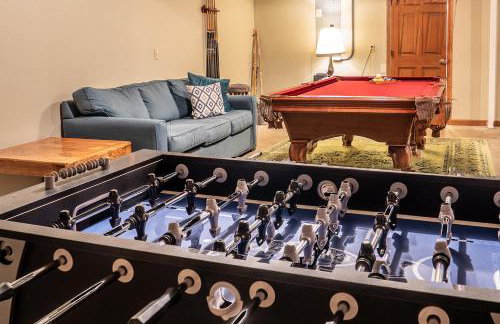 Hot Tub & Game Room in Large Ocean Front Home! Second Story - Foto 25