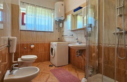 Stelia F. - Photo 11