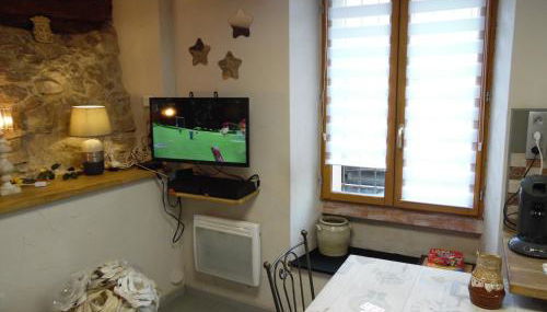 Chez Jérôme, au pied de la cité médiévale - Foto 4