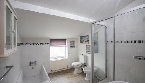 Gloucester City - Birchmore House - 2 Bedroom End Terrace Property Near To City Centre & Hospital With On-Street Parking - Sleeps 5 - Great For Hospital Workers & Contractors - Hosted by RENTMYHOUSE - Foto 4