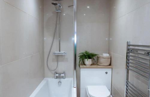 Modern 3 Bed House nr Southampton Town-Parking Contractors Welcome - Foto 10