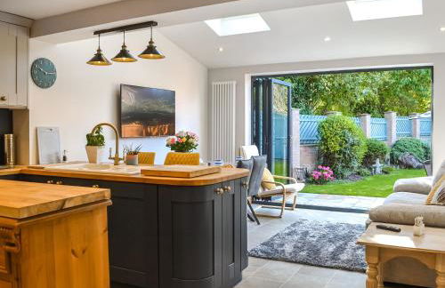 Rowan House - Photo 1