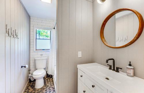 Private Hot Tub Tree-Lined Poconos Home! - Foto 12