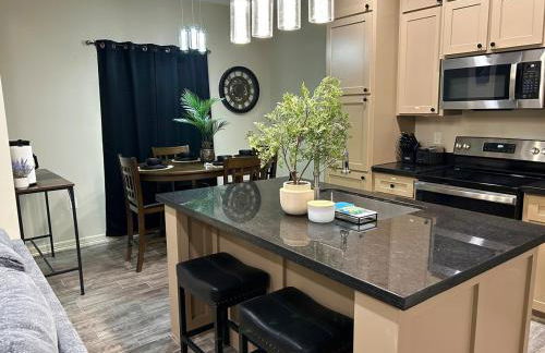 Quiet 2BR Retreat , Fenced yard , Modern Duplex - Foto 13