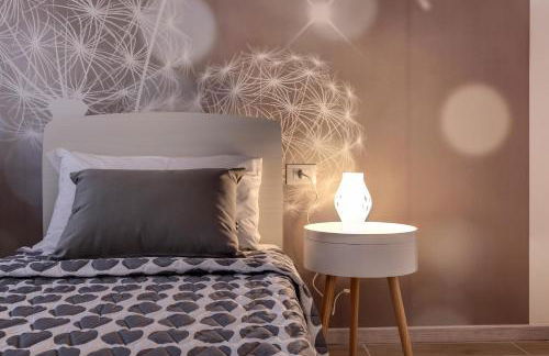 White Flowers with Canal View by Wonderful Italy - Foto 2