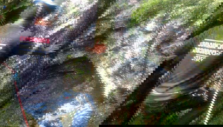 Pronti per praticare discesa in corda doppia