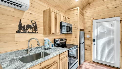 Greenbriar Place, Pickleball Court, Creek, WIFI, Mountain Views, Starting at 79" - Foto 2