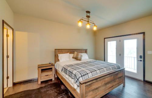 Tranquility Lake Getaway with Hot Tub on 27 Acres! - Foto 14