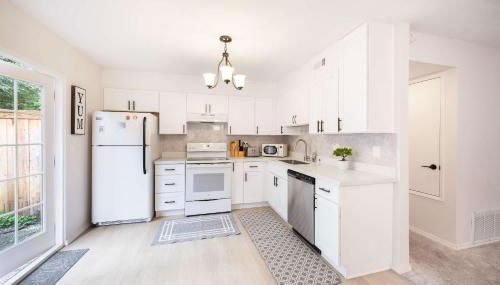 4B TH in Kirkland Woodinville Prime Location - Photo 3