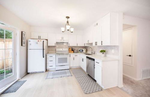 4B TH in Kirkland Woodinville Prime Location - Photo 3