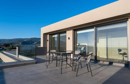 Sun and Sea Apartment - Beachfront, 2 Bedrooms with Sea View & Garden - Photo 44