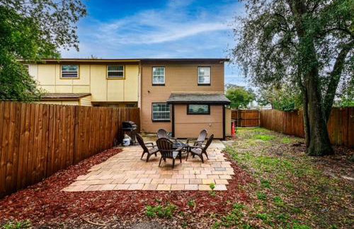 Lovely Modern 3 Bedroom Town Home - Foto 13