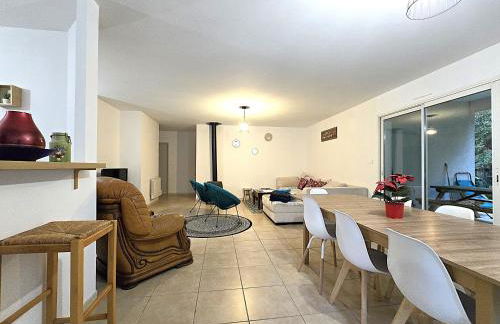 Le Parc Jean Édouard - Spa avec jacuzzi privé - Superbe villa 4 chambres - 9 couchages - 6 lits - Poêle - Parking - Climatisation réversible- Terrasse ombragée et grand jardin - Foto 21