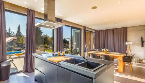 Gorgeous Home In Katuni With Wifi - Foto 2