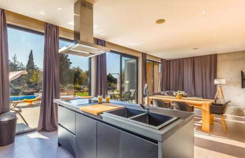 Gorgeous Home In Katuni With Wifi - Foto 2