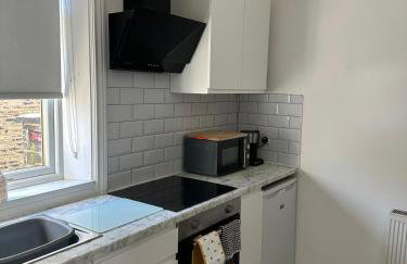 Brighouse 2 bedhouse central contractors welcome - Foto 4