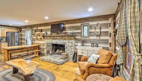 Cozy Creekside Mountain Escape w/ Hot Tub! - Foto 4