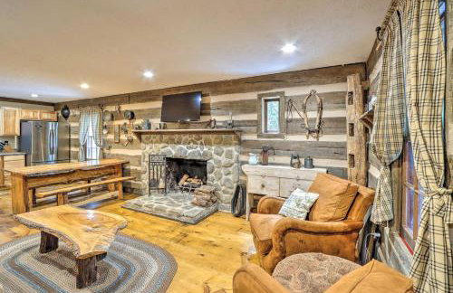 Cozy Creekside Mountain Escape w/ Hot Tub! - Foto 4