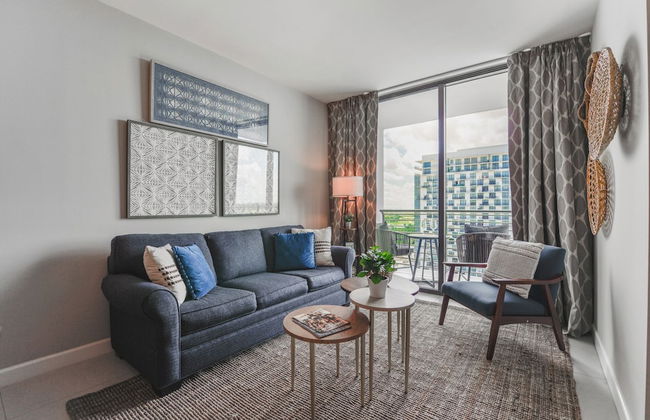 Downtown Doral Condo w-Free Parking - Foto 25