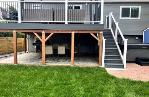 Hot Tub Steam Shower Gym in Charming Family Home! - Photo 14