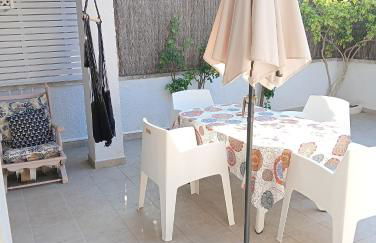 Near beaches large private patio, aircon & community pool - Foto 6