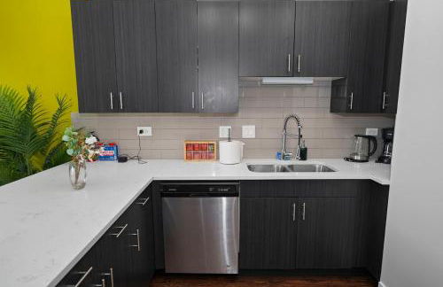 Charming 420Friendly 3BR South Loop Near McCormick 2001 South State St - 4F - Photo 3