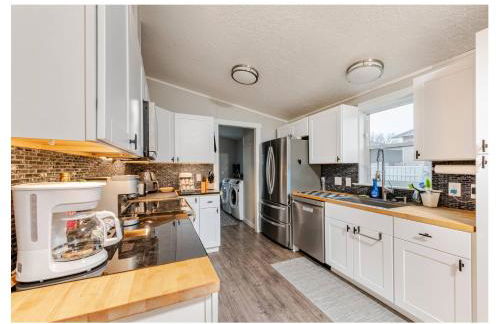 Family & Pet friendly 3 bdrm home with full kitchen and fenced yard - Foto 15