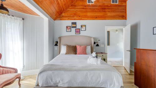 Urban Loft - City Center Walk to Everything - Photo 5