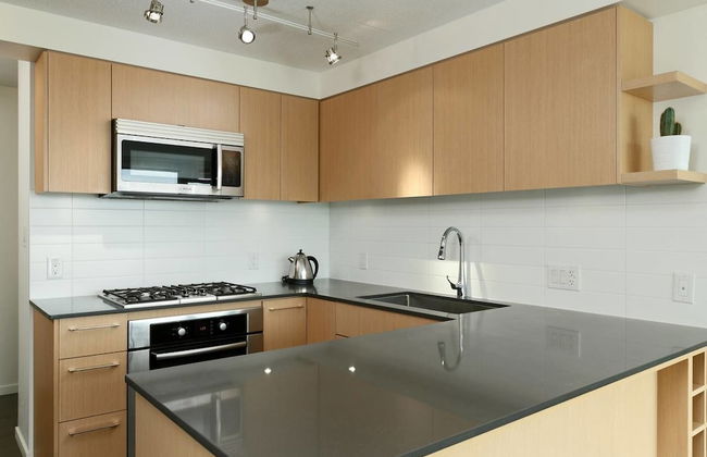 Convenient 2bdr 2BA Richmond Centre Condominium - Photo 3