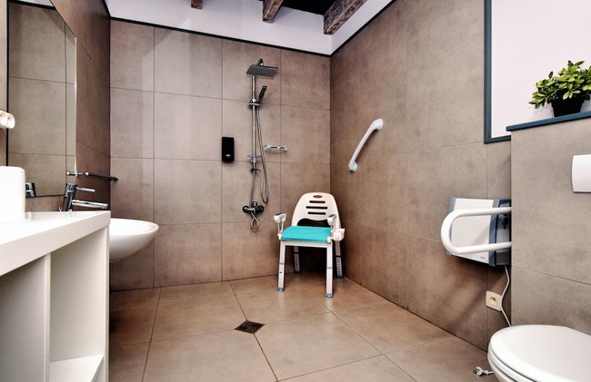 Beautiful Villa with Heated Outdoor Pool, Sauna, Hot Tub in Forest - Foto 28