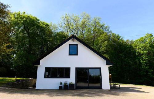 The Coach House at Wenvoe Manor, Cardiff - Photo 12