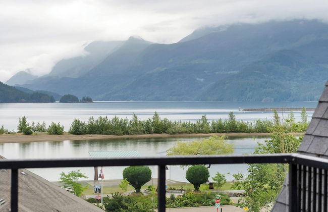 Charming 1BR Lakeside - Photo 19