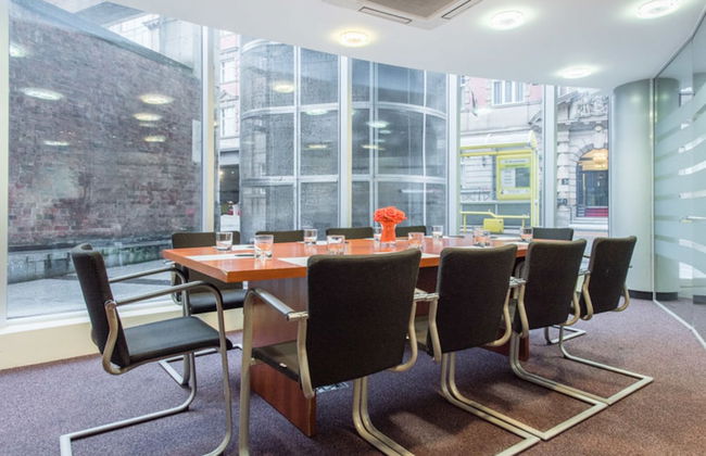 PREMIER SUITES Liverpool - Photo 6