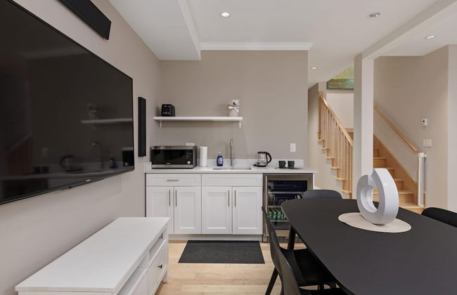 Stunning 3 Bedroom Secondary Suite N Van - Photo 5