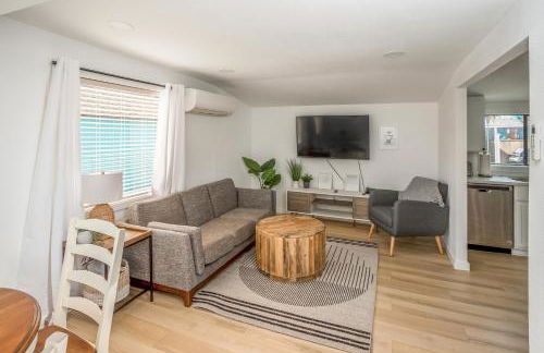 Cozy 2 Bedroom Home, Private Backyard with Hot Tub - Foto 1