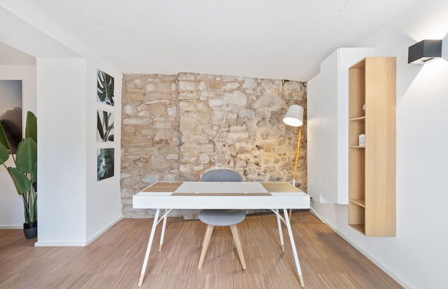 Modern Apt Old Town w Panoramic View ID4 - Photo 23