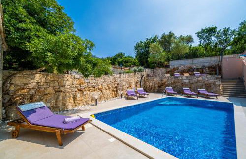 LUXURY VILLA ON SPACIOUS PRIVATE PROPERTY - Photo 13