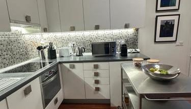 Stylish & Cozy 1BR Steps from Royal Palace | By Airnest - Photo 2