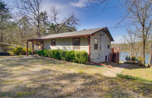Dock and Water-View Deck Home on Lake Dardanelle - Foto 35