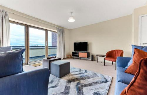 Large Group & Contractor Booking! Duplex w/Parking - Photo 11