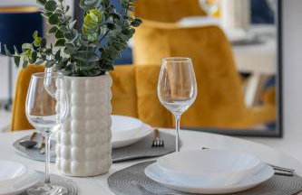 Elegant Apartment in Warsaw with Parking and Desk for Remote Work by Noclegi Renters - Foto 13