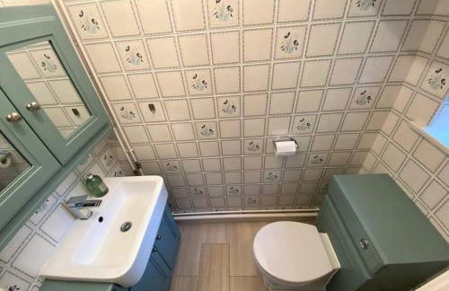 Redhill Town Centre 3 bed House near Gatwick Airport, easy commute to London - Foto 14