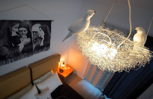 Massive Compound 20 Beds Rainey St 6 min Walk - Photo 53