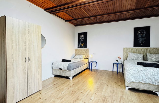 Cozy 3BR Apt with Garden Sleeps 10 - Foto 42