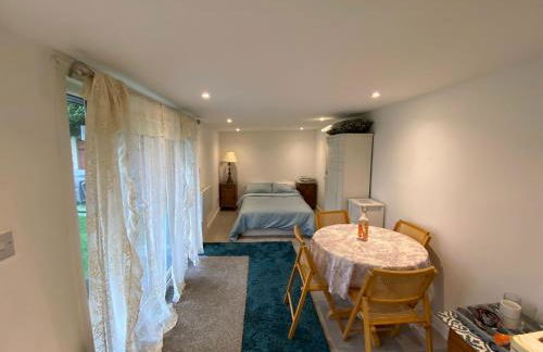 FABULOUS Self contained GARDEN STUDIO EGHAM - Foto 1