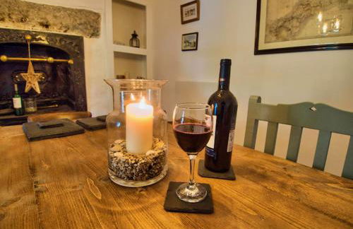 Knocker Cottage is a 3 bedroom made up of 1 double bedroom and 2 small double bedrooms in small village 10 min to beaches - Foto 5