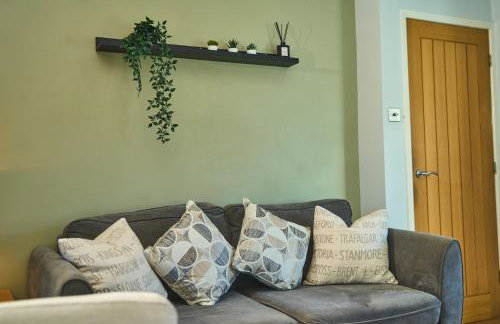 Modern Cosy 2-Bed Terrace with Private Garden - Foto 7